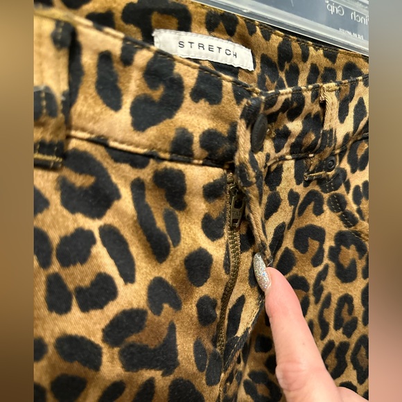 Jones New York Jeans Leopard Print stretch pant Size 10, 98% Cotton 2% Elastane - Picture 3 of 9